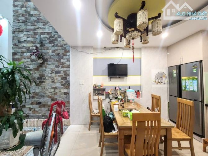 🌈 Nhà 3 Tầng Kiên Cố– Ông Ích Khiêm – DT Lớn 119m² MT 6m - Gần chợ , trường - Chỉ 12,x tỷ - 1