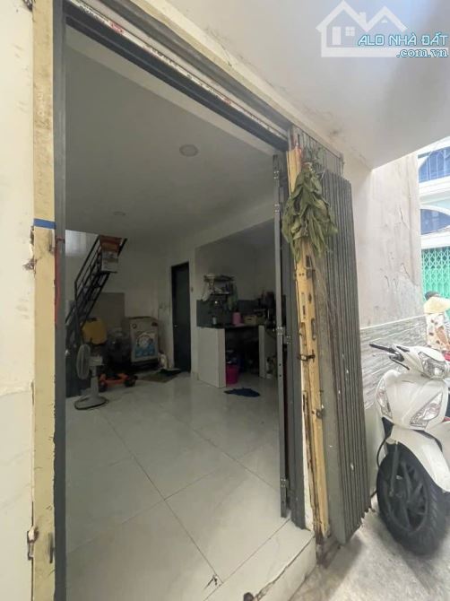 Nhà cũ 32m2, đúc 2 tầng, hẻm 1 sẹc Bến Vân đồn - 2,49 tỉ - 1