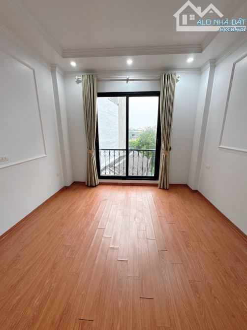 Bán nhà Ngọc Thuỵ- Nhà còn mới, ngõ riêng- Chẵn 6 tỷ - 1
