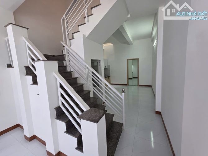 Bán nhà 2 tầng khu dân cư Đường Đệ - Vĩnh Hoà . Đường ô tô rộng 7m - 1