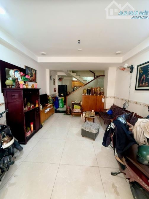 Bán nhà 4 tầng đẹp, 42m2 (4x11), HXH Gần Văn Cao, Nguyễn Sơn, Giáp Tân Phú - Chỉ hơn 5 tỷ - 1