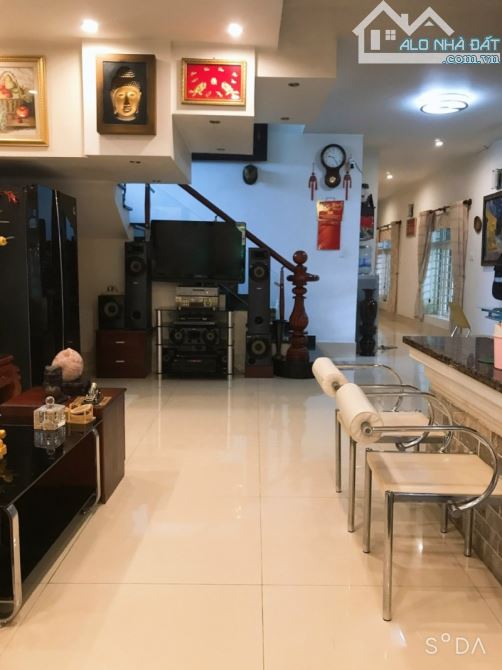 Gấp bán nhà Thủ Đức, giá 25 tỷ, gần Mt Nguyễn Thị Định, 3 tầng, dt 320m2. - 1