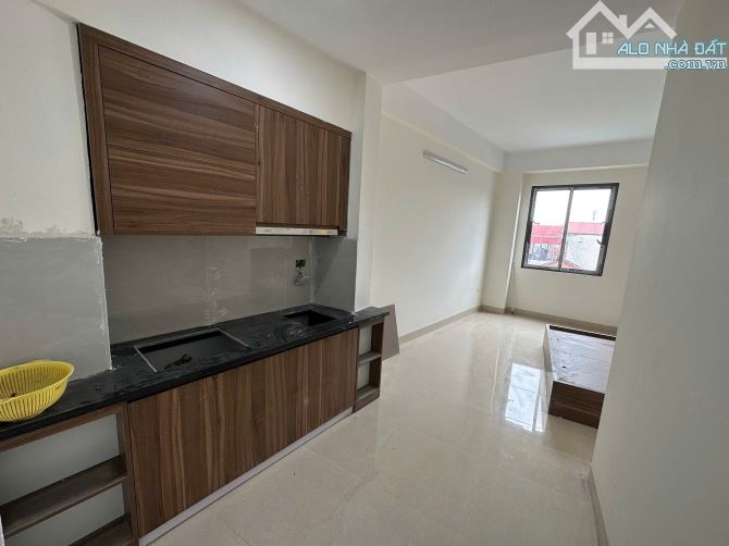 Cho Thuê CCMN 60 Đại La Hai Bà Trưng 30m2 Studio Cửa Sổ Ban Công Thang Máy Gần Chợ Full Đồ - 1