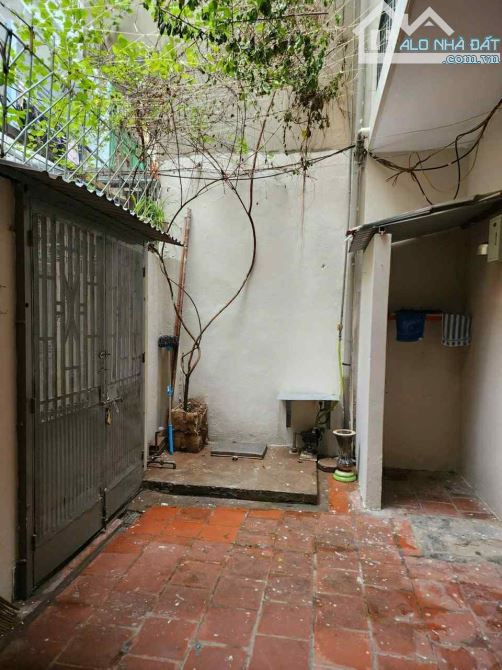 Cho thuê nhà ngõ Khâm Thiên, 2 tầng x 50m2, 3 ngủ, 2 vệ sinh, 10 triệu - 1