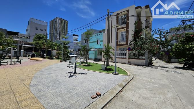 308m² ngang 13m view cong viên, sát biển Mỹ Khê xây căn hộ - 1