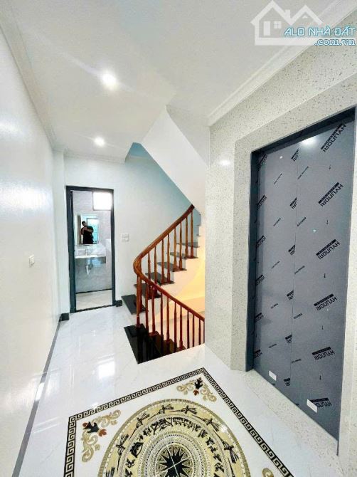 Nhà 52m² x 6 tầng – Thang máy – Ô tô đỗ ngày đêm