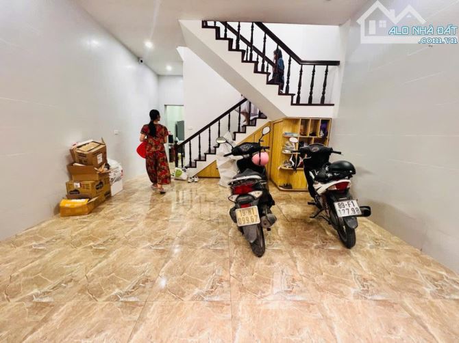 Bán phân lô Trần Quốc Hoàn - Ô tô tránh, 2 thoáng, Nhỉnh 21 Tỷ, 60m, mặt tiền 5m - 1