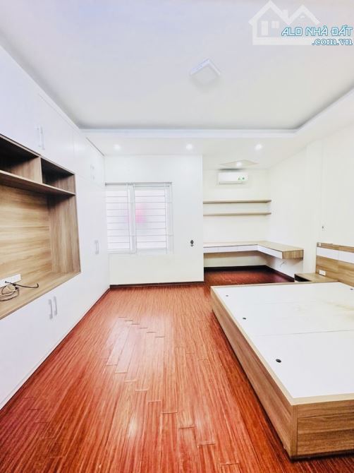 NHÀ TRẦN BÌNH 5 tầng 30m , MT 5m2, Giá 7,5 tỷ . Nhà phân lô, nông thoáng, gần ô tô , full - 1
