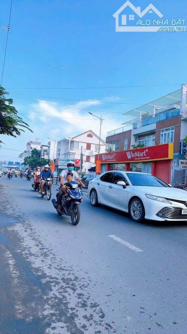 Bán nhà 2 lầu mặt tiền đường Trần Hoàng Na khu Hồng Phát sổ hồng hoàn công tiện kinh doanh - 1