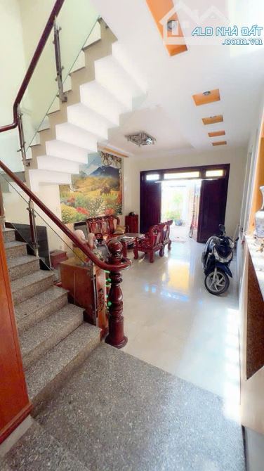 NHÀ PHÙ HỢP VỚI KHÁCH THÍCH RỘNG RÃI YÊN TĨNH - HƠN 100M2 - 14 TỶ - 1