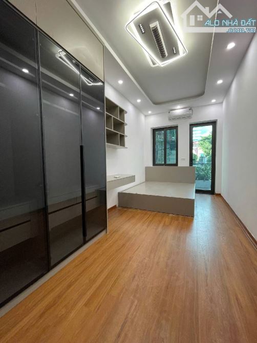Hiếm- Hơn 6 tỷ có nhà Ngã Tư Sở- Đống Đa, 10m ô tô đỗ cửa, thông, kinh doanh, gần chợ - 1