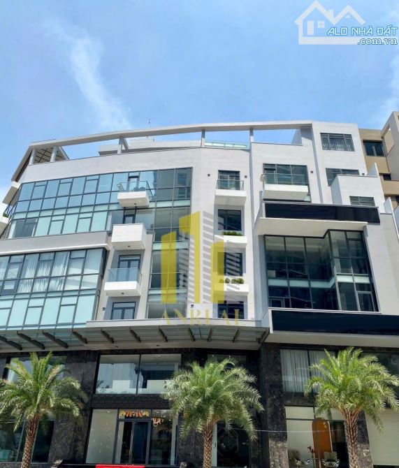 Cho Thuê Toà Văn Phòng Hiện Đại- Căn Góc Bát Nàn 2600m2 - Giá 450 Triệu - 1