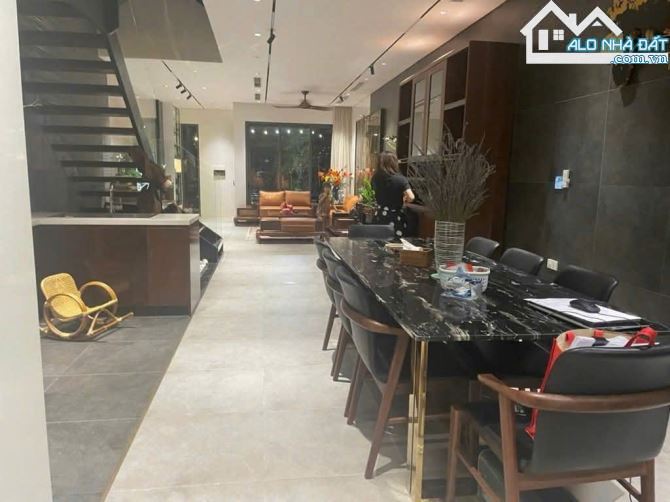 BÁN GẤP NHÀ PHÂN LÔ HOÀNG QUỐC VIỆT, DT 66M2, 5 TẦNG, ÔTÔ VÀO NHÀ, SÁT PHỐ, GIÁ 15 TỶ 450 - 1