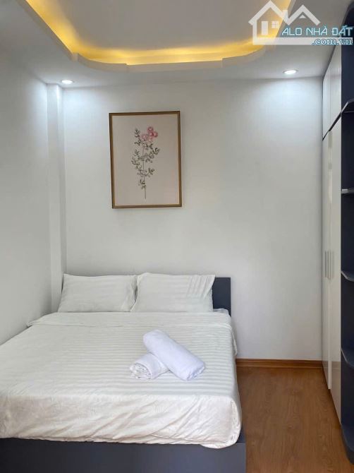 Cho thuê nhà ngõ Nguyên Hồng 35m2 x 5 tầng MT4m giá 20tr/tháng - 1