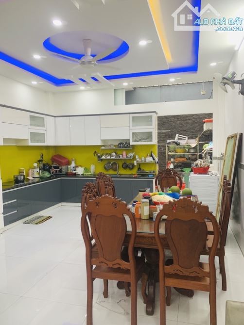 Bán gấp nhà đẹp ở ngay Phạm Thế Hiển, hẻm cao ráo rộng rãi, 100m2, 4T, SHR, HCĐ. - 1
