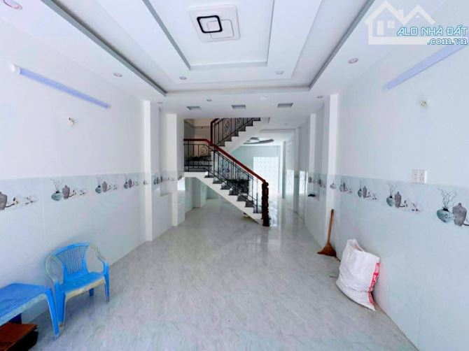 BÁN NHÀ Ở LIỀN GẦN NGUYỄN SƠN 3TẦNG 60M2 VUÔNG VỨC HẺM XE HƠI THÔNG CHỈ 6 TỶ - 1