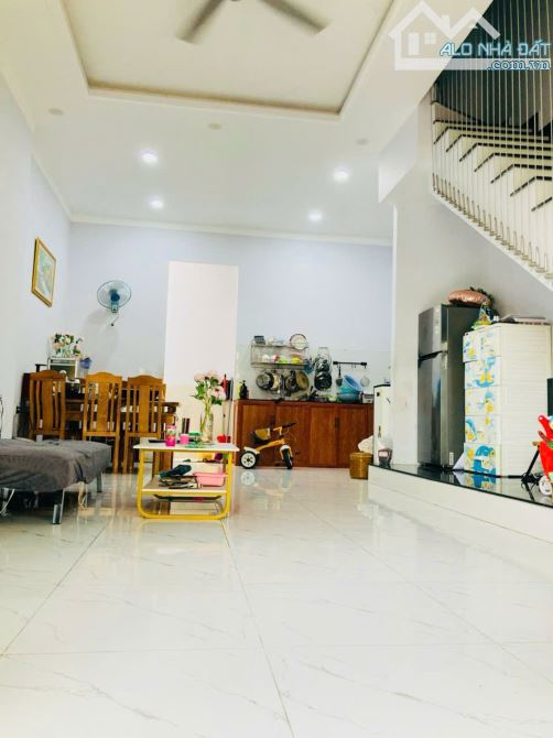 Nhà bán P.Quyết Thắng cũ ( Trấn Biên mới) 2,4 tỷ 61m2 đúc kiêng cố 61m2 hẻm 3 gác - 1