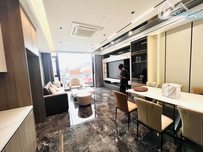 CHỈ TẦM 16 tỷ. 1 NHÀ RA MẶT PHỐ NGUYỄN VĂN CỪ .SIÊU PHẨM  7 TẦNG THANG MÁY,GARA Ô TÔ 7 Chỗ - 1