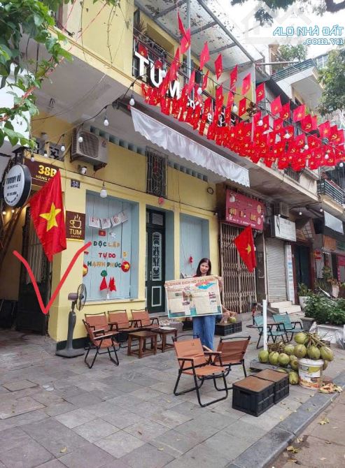 Bán Nhà phố Hàng Cót, Hoàn Kiếm 2 tầng Gần 30 m nhỉnh 5 TỶ, Sát phố, dòng tiền 10 triệu/1T - 1
