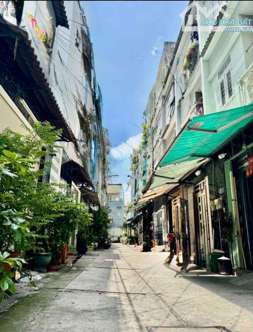 Hẻm xe tải - mã lò - giảm mạnh chỉ còn hơn 2 tỷ - 3 tầng giếng trời - 2 phòng. - 1