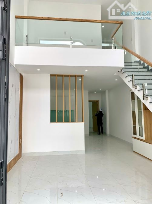 BÁN NHÀ GÁC LỬNG GẦN CÂY XĂNG ĐỨC HƯNG - GIÁP PHƯỜNG TÂN PHONG - 1ty690 - 1