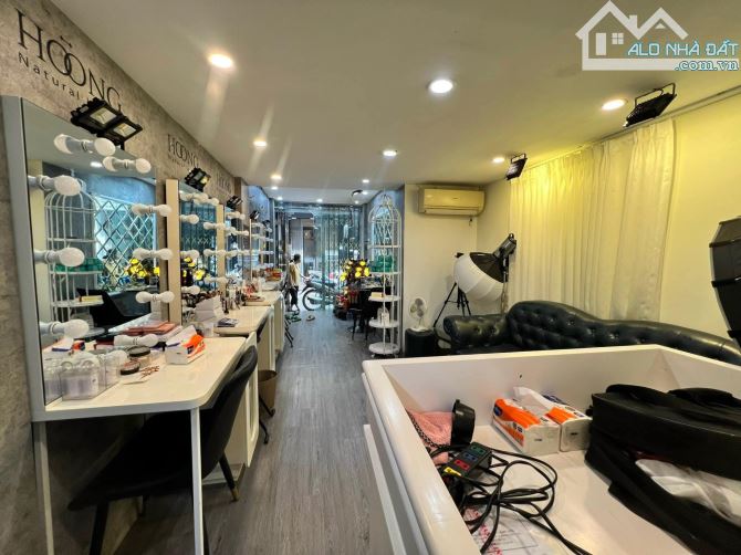 Lô góc 2 MP Hoàn Kiếm, DT 76m2 *7T thang máy, dòng tiền 1,1 tỷ/năm, chào 21,5 tỷ - 1