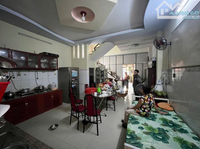 Bán nhà trệt, 2 lầu, hẻm 10m thông đường Trần Thị Do, giá 6,99 tỷ TL - 1