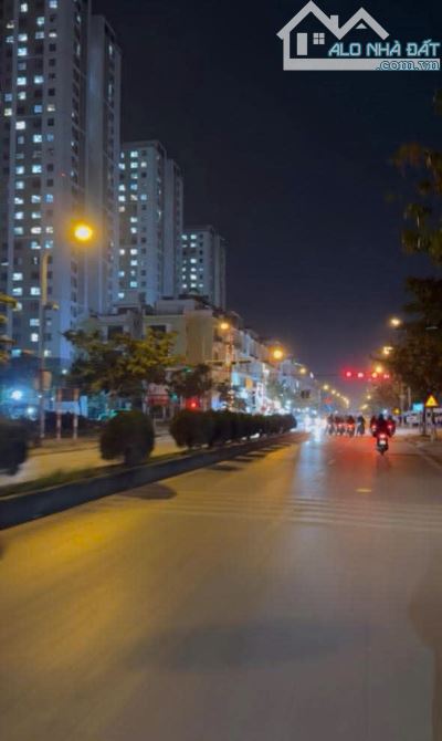 ĐẤT CỔ ĐIỂN - THANH TRÌ - MẶT TIỀN RỘNG - Ô TÔ TRÁNH - DIỆN TÍCH 109 6.8 260 TRIỆU/M2 - 1