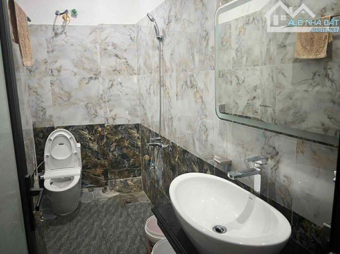 Nhà Khương Trung oto tránh lại còn thang máy - 1