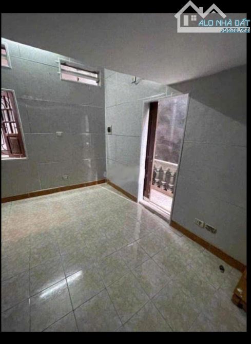 Cho thuê nhà Bạch Mai, 2.5 tầng x 15m2, 1 ngủ + 1 gác xép 5 Triệu - 1