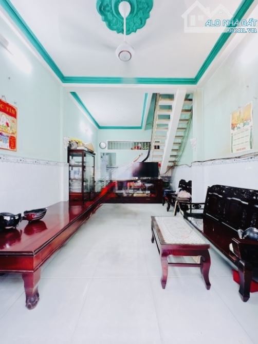 NHÀ NỞ HẬU MT HẺM ĐƯỜNG SỐ 6M - 3 TẦNG - KHU DÂN CƯ HIỆN HỮU- PHƯỜNG 4 - QUẬN 4 - NHỈNH 7 - 1