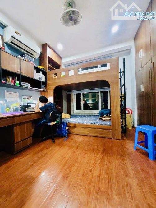 Bán nhà Giang Biên 60m2 nhà mới đẹp ngõ rộng đủ nội thất 5.7 tỷ - 1