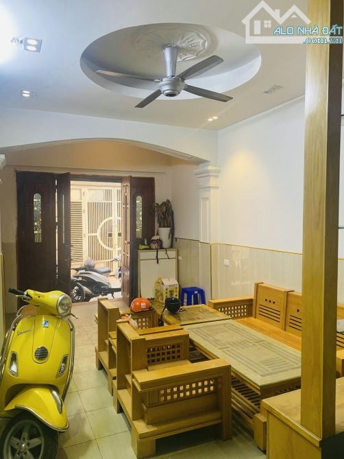 Nhà Xuân thủy 4 tầng, 42m2 , giá 13,2tỷ, Ngõ nông thông, ô tô đỗ, full nội thất - 1