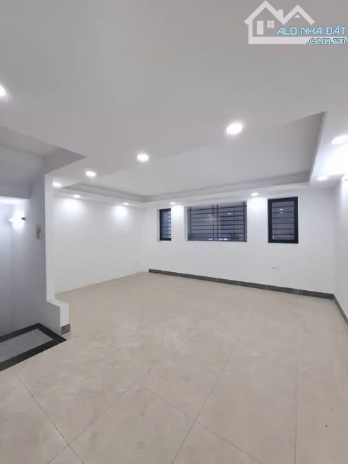 MT Lê Sát, 4 tầng mới, ngang 5.3m, Ở và KD đỉnh, giá 8.35 tỷ TL - 1