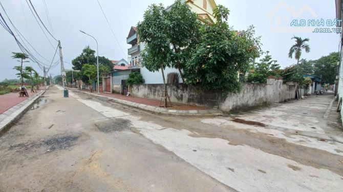 BÌA LÀNG THÔNG Ô TÔ TRÁNH CÁN KHÊ - NGUYÊN KHÊ - ĐÔNG ANH, BÊN CẠNH NHÀ VĂN HOÁ SÂN BÓNG - 1