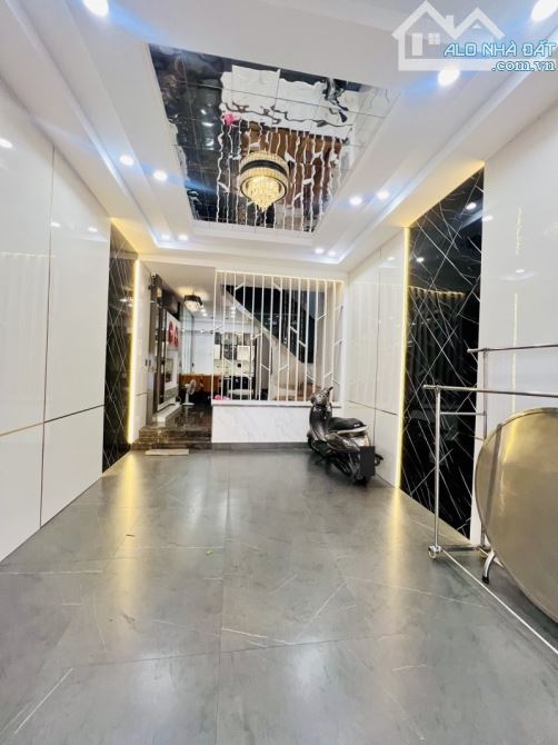 Bán nhà hẻm xe tải 13m Đường Độc Lập - DT 60m2 (4 x 15)m - 4 tầng - 9 tỷ 6 - 1