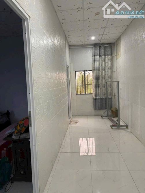 Nhà Mặt tiền nhựa ấp 10 Lương Hoà Bến Lức Long An giá 2 tỷ nở hậu - 1