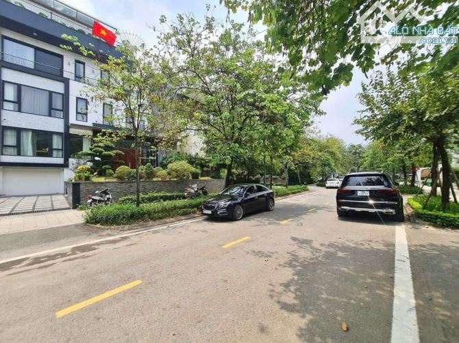 BÁN BIỆT THỰ KHU Q KĐT CIPUTRA - 400M²  x 6T THANG MÁY CÓ HẦM - MT 12M - GIÁ 148 TỶ - 1