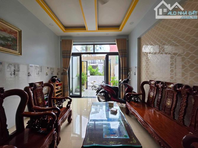 Bán nhà mặt tiền 4 tầng, 77m2, tại bình trưng đông quận 2 - 1