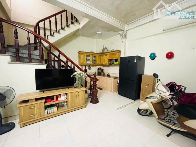 TRUNG TÂM KIẾN HƯNG, HÀ ĐÔNG: Nhà 4 tầng hiện đại, chỉ vài bước ra ô tô.Tiện ích ngập tràn - 1
