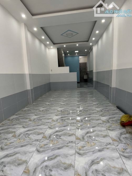 Bán nhà 3 tầng đẹp Thái Phiên, 44m2, gần Lạc Long Quân, Trung tâm Q11, chỉ hơn 5 tỷ - 1