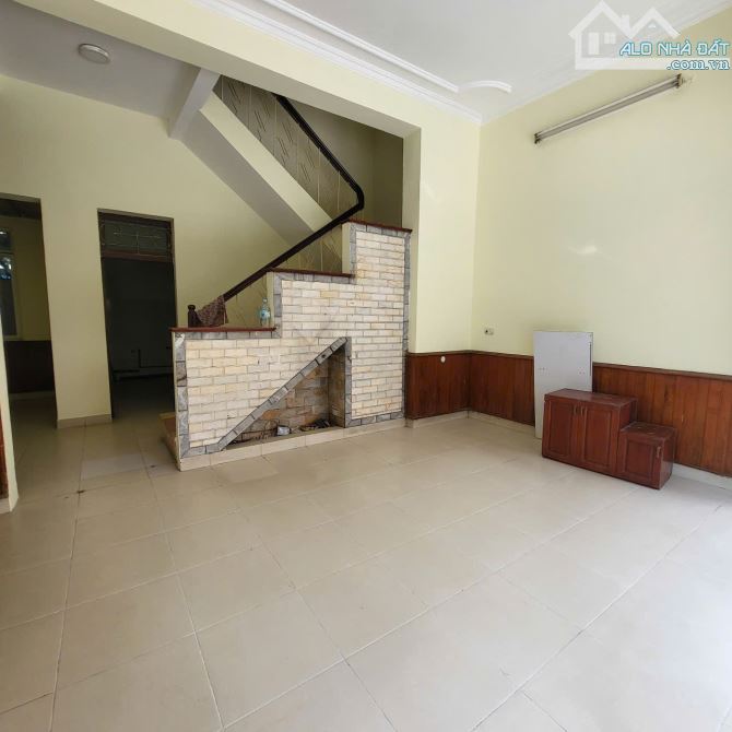 Cho thuê nhà nguyên căn tại 609 Lạc Long Quân,Tây Hồ. DT 60m x 4 tầng, giá 18tr - 1