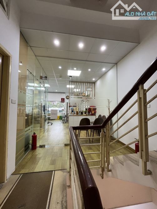 Bán gấp nhà mặt phố Hoàng Ngân 68m2, 4 tầng, mt 5.5m, chỉ 23 tỷ, giá cực tốt - 1