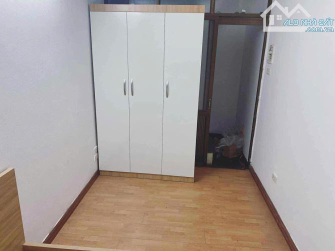 Cho thuê nhà ngõ 19 Cửa Bắc, Trúc Bạch, Ba Đình. DT 20m x 5 tầng, giá 7tr - 1