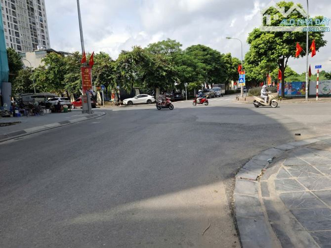 Tòa Nhà Văn Phòng 6 Tầng + 1 Tầng Hầm, LÔ GÓC, ĐƯỜNG 15M, 255M2 Vị Trí Kim Cương LONG BIÊN - 18