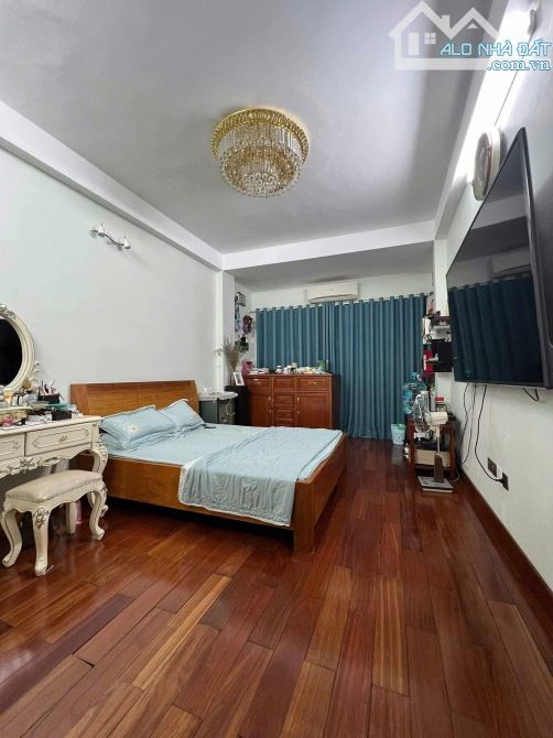 PHÂN LÔ Ô TÔ TRÁNH - NGUYỄN CHÍ THANH - 50M2 - 6T THANG MÁY - 2 THOÁNG - KINH DOANH - 18