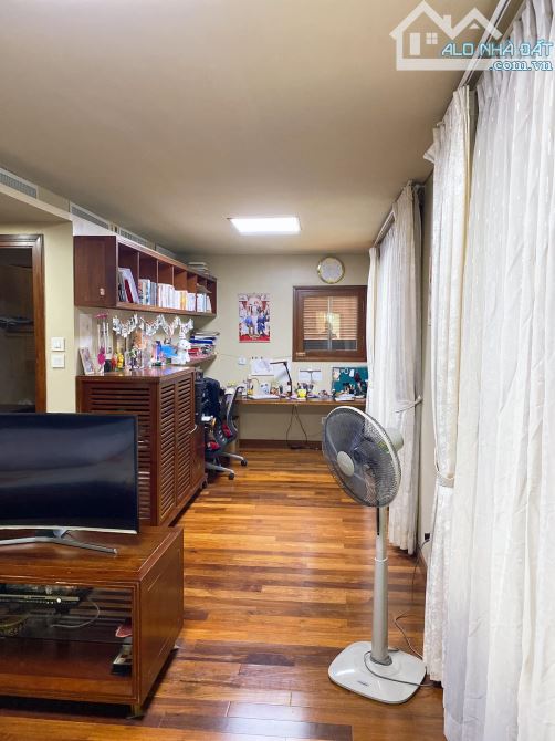 Bán biệt thự - kim cương - đơn lập KĐT Dịch Vọng 325m2 x 4T x MT 16m, Giá đầu tư 93 tỷ - 2