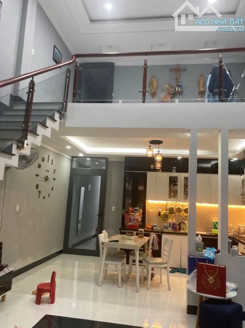NP772 💥 Hạ gi.á bán căn nhà gác lửng gần chợ 26 kp11 phường Tân Phong - 2