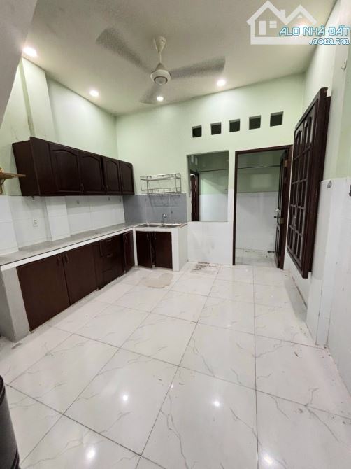 BÁN NHÀ -TÂN HÓA - HẺM RỘNG ĐẸP THÔNG - 2 -TẦNG BTCT 4X11M² NHỈNH 5 TỈ - 2