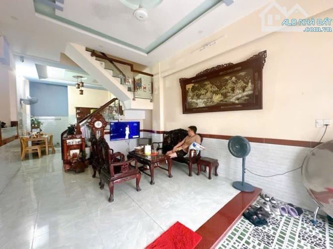 Nhà 3 tầng đường HIỆP THÀNH 13, phường HIỆP THÀNH, Q12, dt 51m2(4,2m x 12m),hẻm 8m - 2